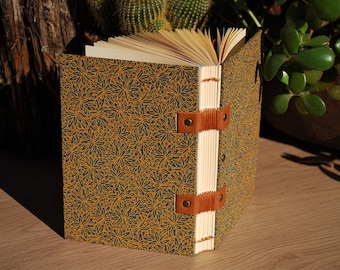 Travel diary in ochre tones composed of 204 pages of kraft paper 120g