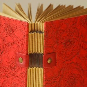 Blue or red travel notebook, this handmade notebook is made up of 120 pages of kraft paper or 180 pages of ivory paper image 1