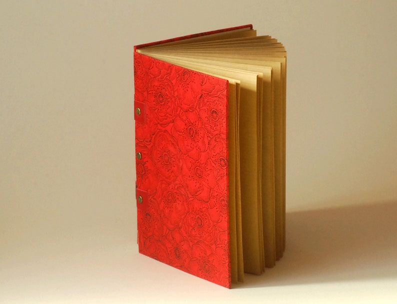 Blue or red travel notebook, this handmade notebook is made up of 120 pages of kraft paper or 180 pages of ivory paper image 2
