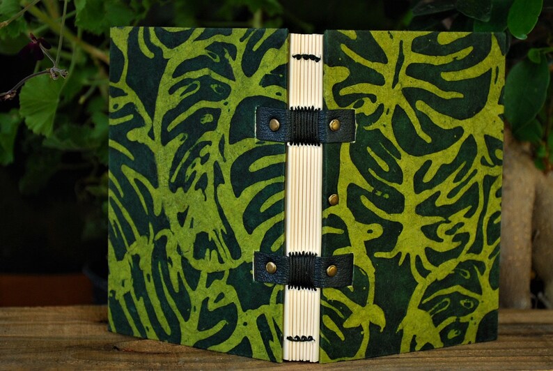 Carnet de voyage organique et végétal avec son duo de verts, papier kraft 120g ou ivoire 80g, choix 2 couleurs, cadeau de Noël original image 1