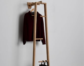 The TB.13 - Coat Stand - Garderobe - Kleiderstander - Garderobenständer - Flur möbel - Holz - Design - Eiche - Oak