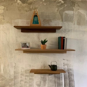 Modern Floating Shelves - In oak and walnut, Moderne Schweberegale - In Eiche und Nussbaum