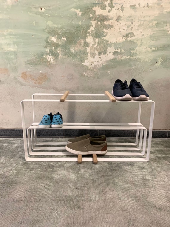 Low outlet shoe shelf