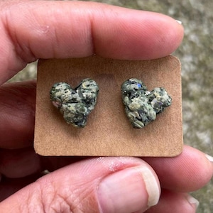 green heart shaped marijuana nugget bud studs jewelry love stoner gifts cannabis earrings weed ganja sativa indica 420 weed accessories