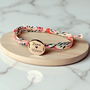 Bracelet liberty gravé personnalisé pour Maman, Bracelet Liberty of London avec médaille gravée, cadeau fête des mères, bijou prénom gravé
