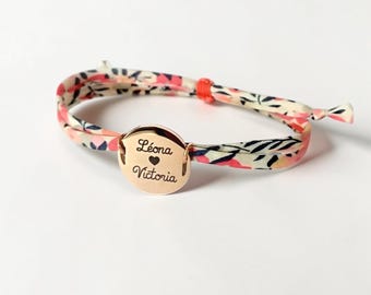 Bracelet liberty gravé personnalisé Maman ou enfant, Bracelet Liberty of London avec médaille gravée, cadeau fête des mères, bijou prénom