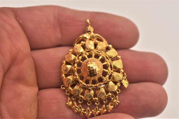 Beautiful 22k, 6.2g, yellow gold pendant. - image 8