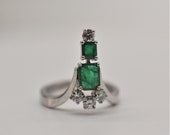 Stunning 14k White Gold Green Emerald and Diamond ring