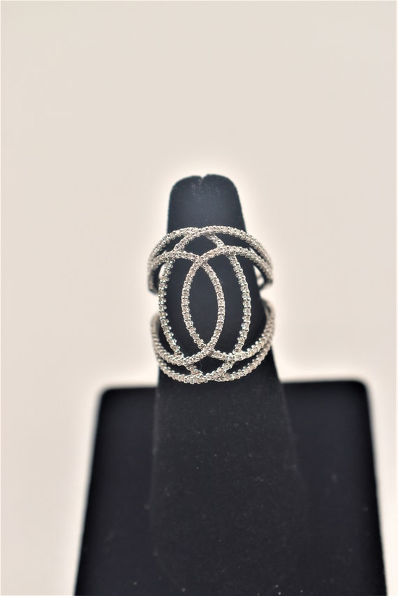 14k white gold diamond Infinity loops ring designe