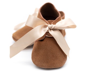 Brown baby shoes, baby moccs, birthday shoes, baby shower gift, toddler shoes, birthday gift, birthday outfit, soft sole newborn shoes