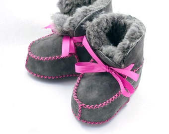 Gray fuchsia baby boots, moccasins for baby and toddler girl, toddler shoes, shower gift, Christmas gift, birthday gift, 1st birthday outfit