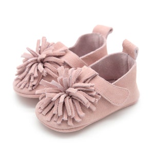 Pink flower baby shoes, baby shoes, baby moccasins, crib shoes, baby shoes, baby shower gift, baby walking shoes, for baby or toddler