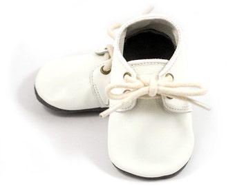 White baptism baby shoes, christening shoes, baby oxford, baby moccasin, baby birthday, shower gift, baby walking shoes, boy or girl