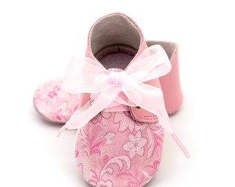 Pink baby girl shoes, baby moccasins, leather baby shoes, toddler girl shoes,baby shower gift, baby mocs, baby walking shoes