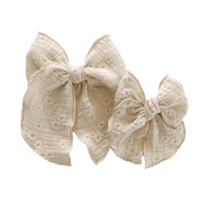 wilder bow, scout bow, indy bow. || MAGNOLIA. hand tied hair bow, girls accessories. embroidered floral hair bow.