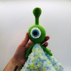 Alien Lovie PDF. pattern/baby toy/lovie/baby gift/alien/alien amigurumi/green alien/alien crochet pattern/crochet pattern/amigurumi pattern