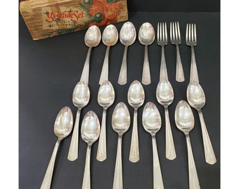 Avon 18 pieces silverplate FLATWARE SILVERWARE dinner forks teaspoons tablespoon