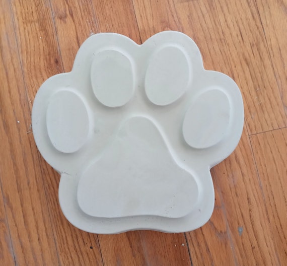 Moldcreations Dog Bone Stepping Stone Mold 1179 – Plaster/Cement/Concrete – USA