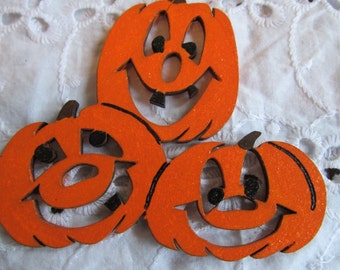 Pumpkin Trio Wall Hanging- Halloween Gifts- Gifts for Halloween- Halloween Decor- Halloween Wood Decor- Tiered Tray Decor