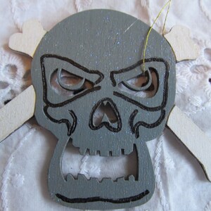 Skull Wall Hanging- Halloween Decor- Skull Decor-Spooky Decor- Halloween Wood Decor- Wreath Decor- Tiered Tray Decor- Gifts for Halloween