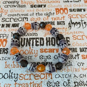 Halloween Beaded Bracelet- Skull Beaded Bracelet- Halloween Accessory- Halloween Gifts- Bracelets for Teens- Bracelets for Women