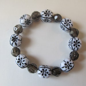 Girls Flower Bracelet- Beaded Bracelet- Girls Bracelet- Kids Bracelet- Bracelets for Girls- Girls Birthday Gifts- Bracelets for Kids