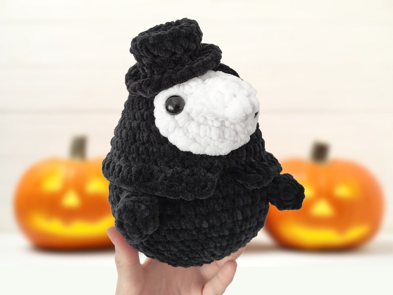 Plague Doctor crochet pattern, halloween crochet pattern, creepy doll pattern, amigurumi pattern image 3