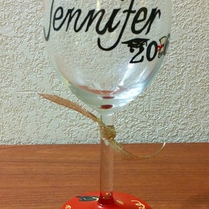 Bicchiere da vino per la vernice a mano di laurea