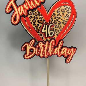 3D-gelaagde cheetah-/luipaardprint hartgenummerde cake/cupcake-topper