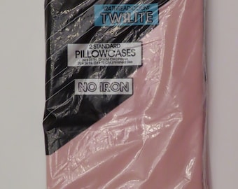 Vintage Performance by Springs set of 2 standard pillowcases -new in package