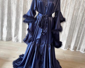 Middernacht marineblauw satijnen badjas: veren, vintage Hollywood-stijl