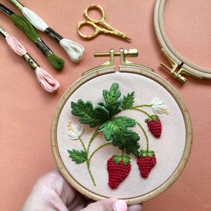 Stumpwork Erdbeeren Handstickerei-DIY-Bastelset für Fortgeschrittene Bild 1