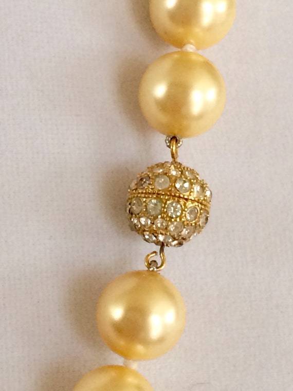 Vintage 80s pearl necklace with rhinestone ball c… - image 3