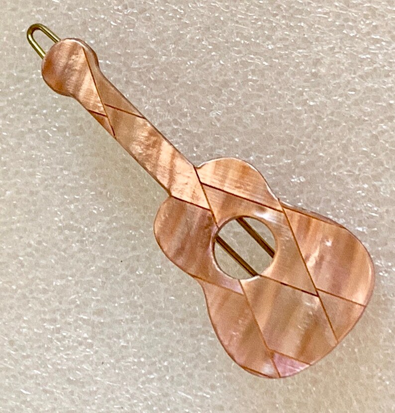 Lea Stein cellulose hair clip marbled pearl pink vety rare find Lea Stein cellulose hair clip marbled pearl pink vety rare find