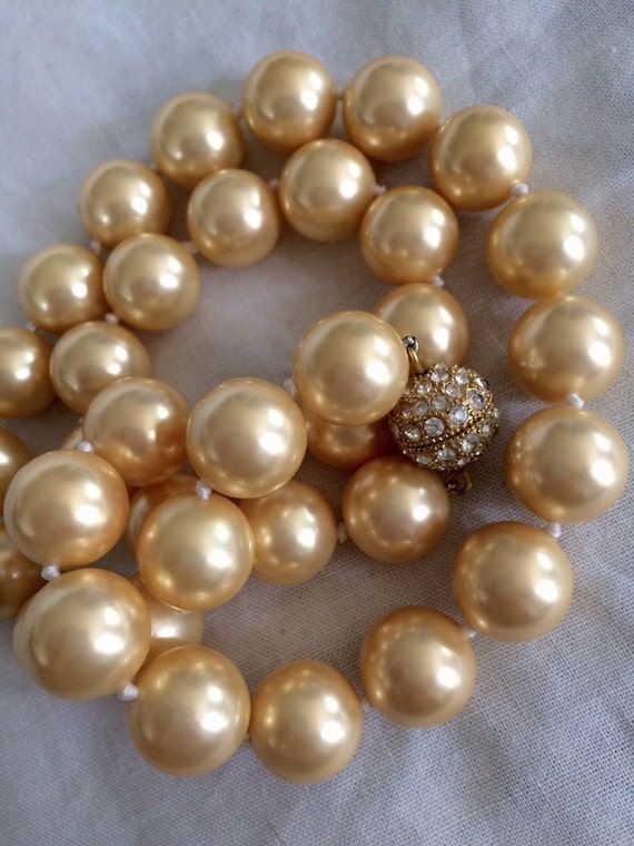 Vintage 80s pearl necklace with rhinestone ball c… - image 5