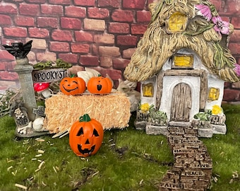 Schattige set van 3 miniatuur pompoenen Jack o Lantern toe te voegen charme aan uw herfst fee tuin miniatuur tuin miniatuur displays terrarium tuin
