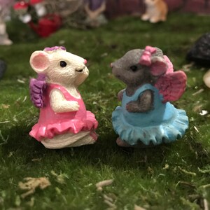 Süßes Paar winziger Ballerina-Mäuse für Feengarten Miniaturgarten Terrarium Garten oder Wichtelgarten. Feenmäuse, Miniaturbedarf