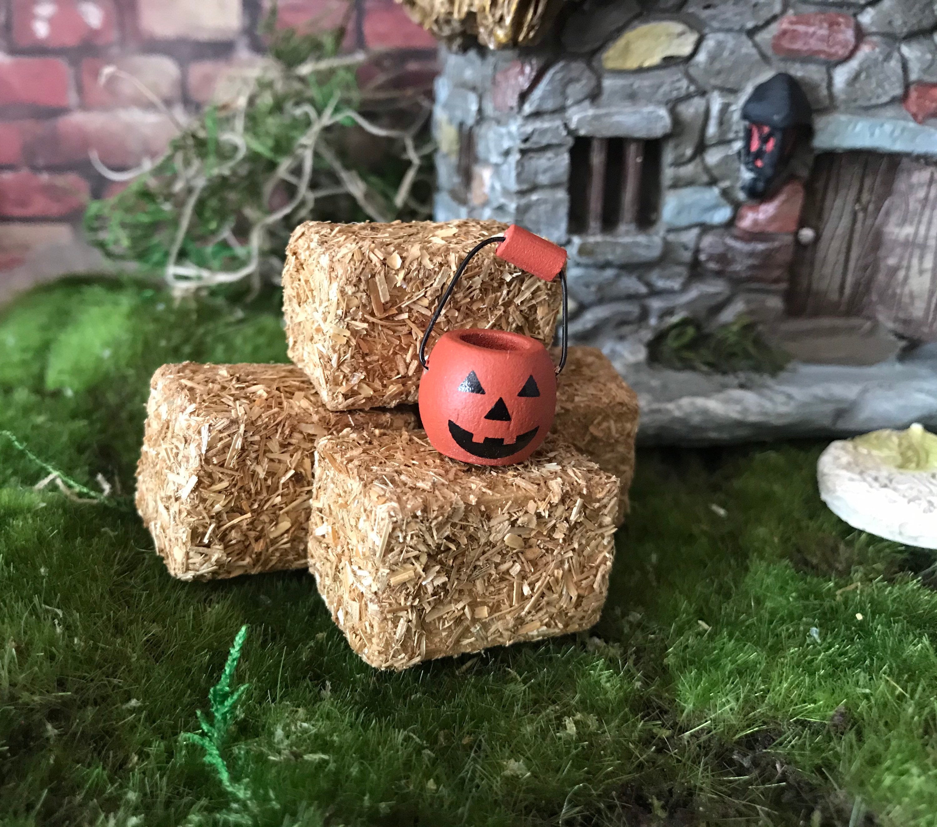 Package of 6 Mini Hay Bales Made of Real Dried Straw for Crafting, Embellsihing and Creating