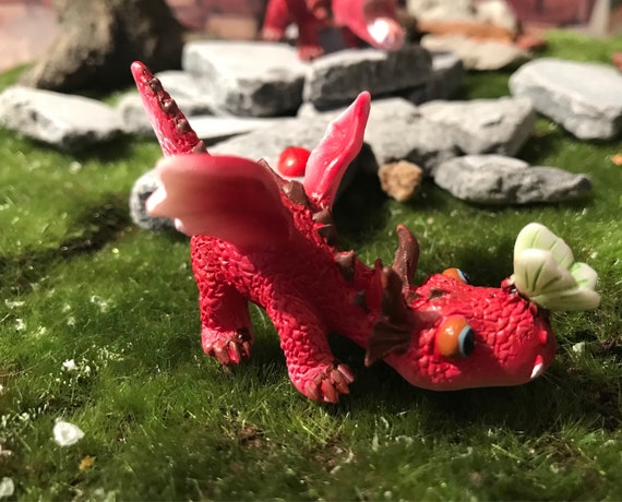 Top Collection Miniatur Feengarten - Drachen Umarmung Figur 4,4x7,6cm Grün