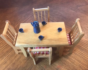 Cafetière miniature avec tasses – cafetière bleue de ferme et tasses pour la maison de poupée ou le jardin de fée