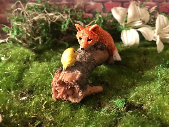 Top Collection Miniatur Feengarten Figur – Spielerischer Rotfuchs Mit Vogel, Handbemaltes Deko-Element Für Terrarien