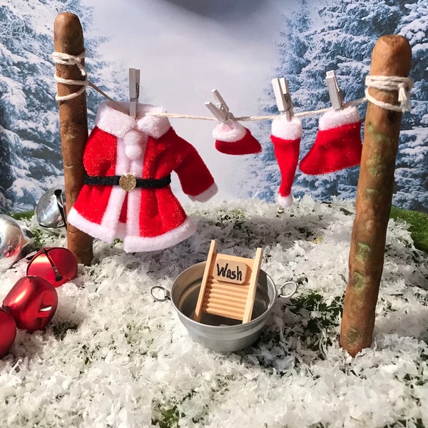 Mini corde à linge de jardin féerique de Noël Cuve à linge et planche à laver mini jardin des fées mini costume de père Noël poteaux en pâte polymère