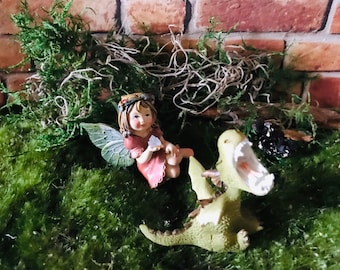Sweet miniature green roaring dragon, miniature garden supply, fairy garden accessories, terrarium supply