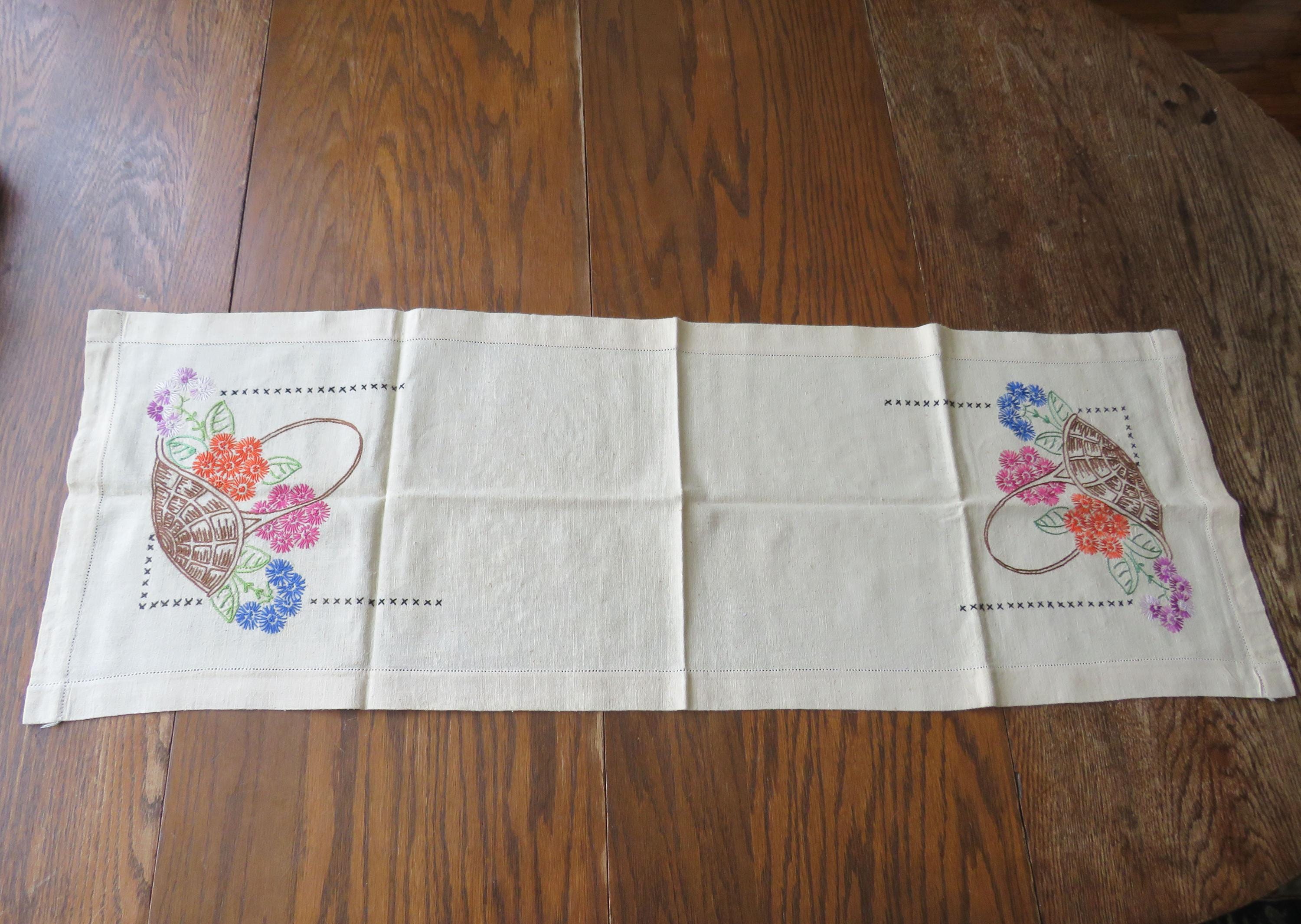 アンティークフラワーバスケットランナー刺繍入り刺繍花ヴィンテージ