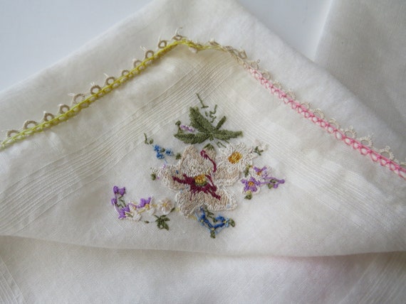 Antique Tatted & Petit Point Tatting Hankies Peti… - image 4