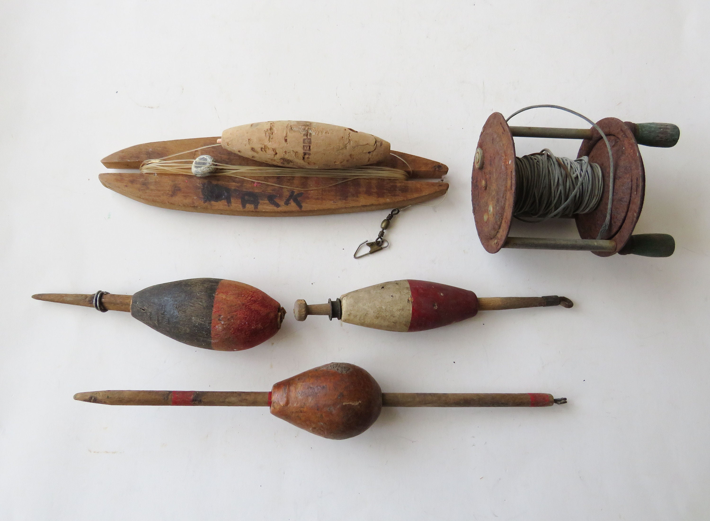 Antique Lot Fishing Bobbers & Rusty Reel Wood Balsa Bobber Float Vintage  Gear Lake Decor Shabby Red