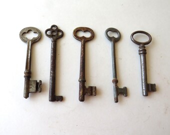 Vintage Metal Skeleton KEY. 2 1/4