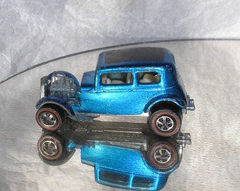 Reduced Hot Wheels Redline Classic 32 Ford Vicky Medium (Windex) Blue (1969)