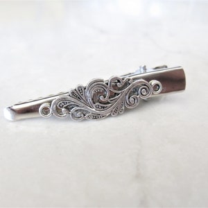 Small silver tone metal filigree alligator hair claw clip clamp fine hair