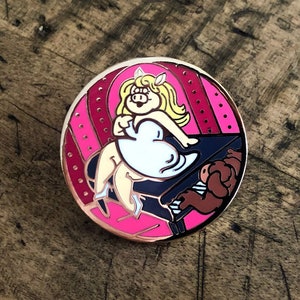 Piggy Pin